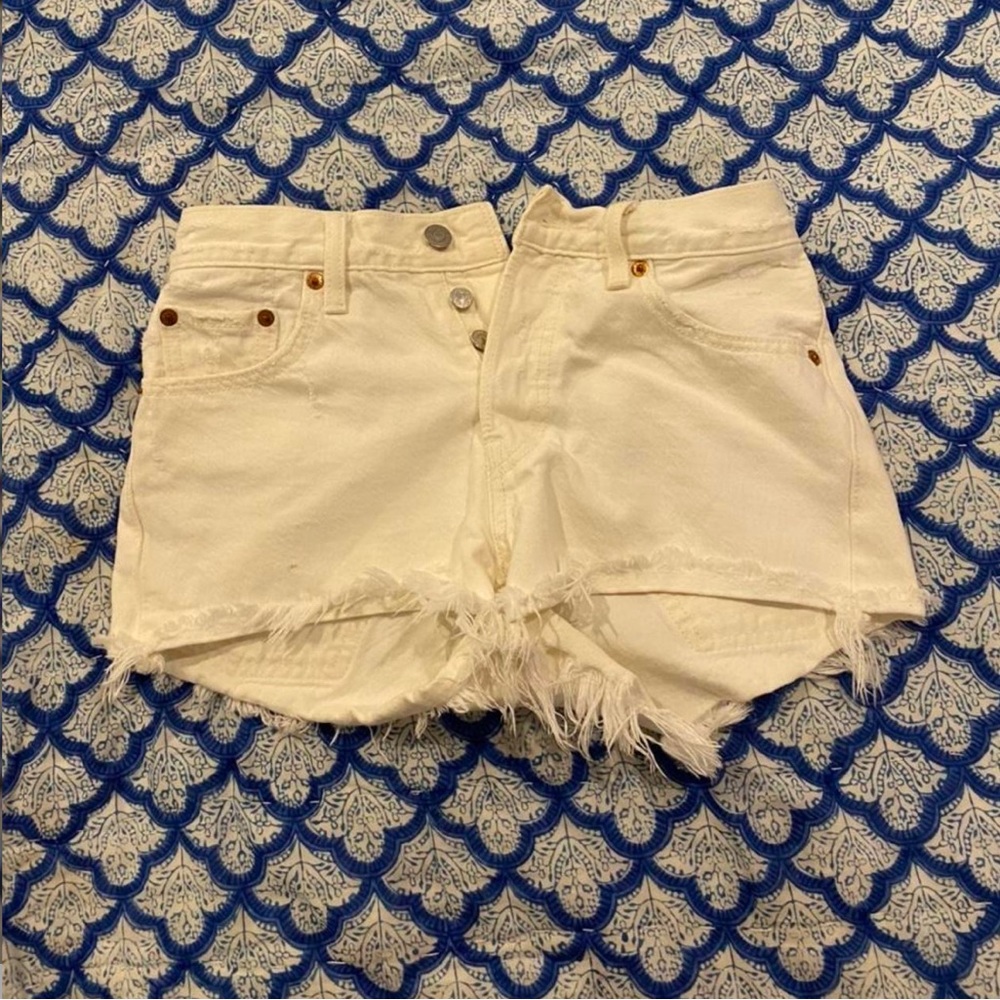 levi’s 501 white/off white jean shorts